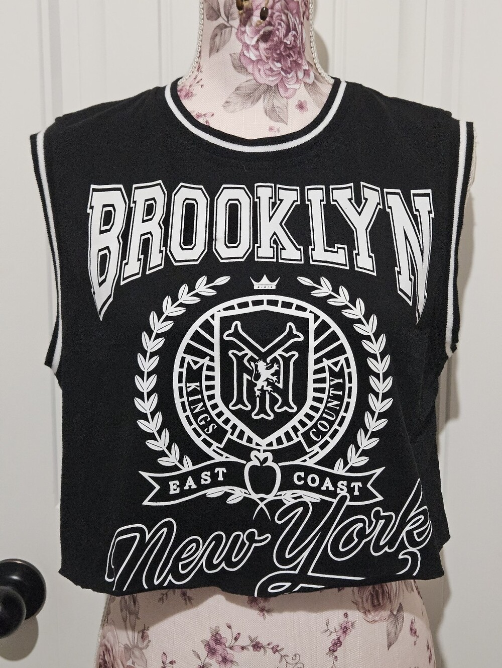Wild Fable Brooklyn East Coast New York Graphic Crop Top